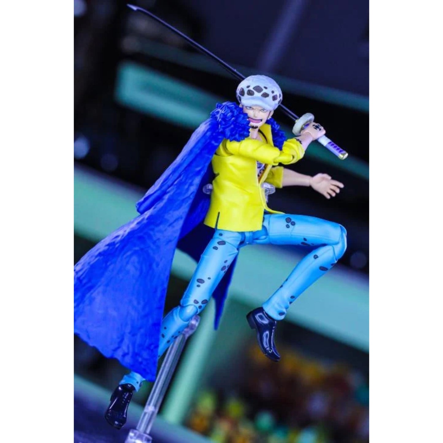 S.H.FIGUARTS - One Piece Trafalgar Law The Raid On Onigashima - 66053-4