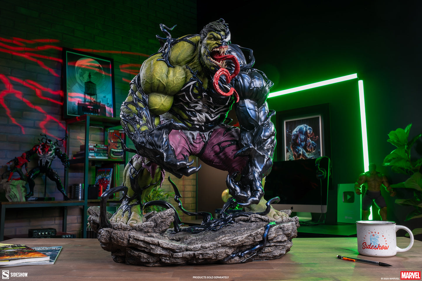 Sideshow Collectibles - 300903 - Venomized Hulk Premium Format™ Figure