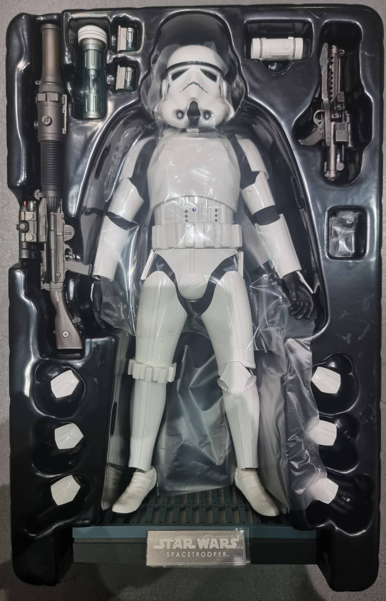 PRE-LOVED - Hot Toys - MMS 291 - Star Wars IV: Spacetrooper (Celebration Exclusive)