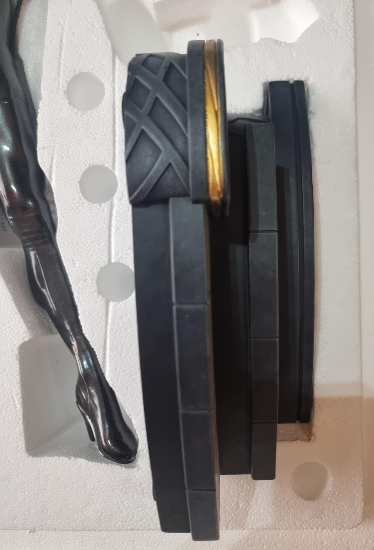 PRE-LOVED - SIDESHOW COLLECTIBLES - Catwoman Premium Format