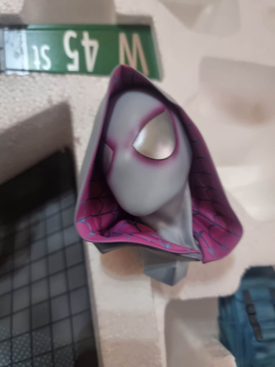 PRE-LOVED - SIDESHOW COLLECTIBLES - 3004911 - GHOST-SPIDER PREMIUM FORMAT (EXCLUSIVE)