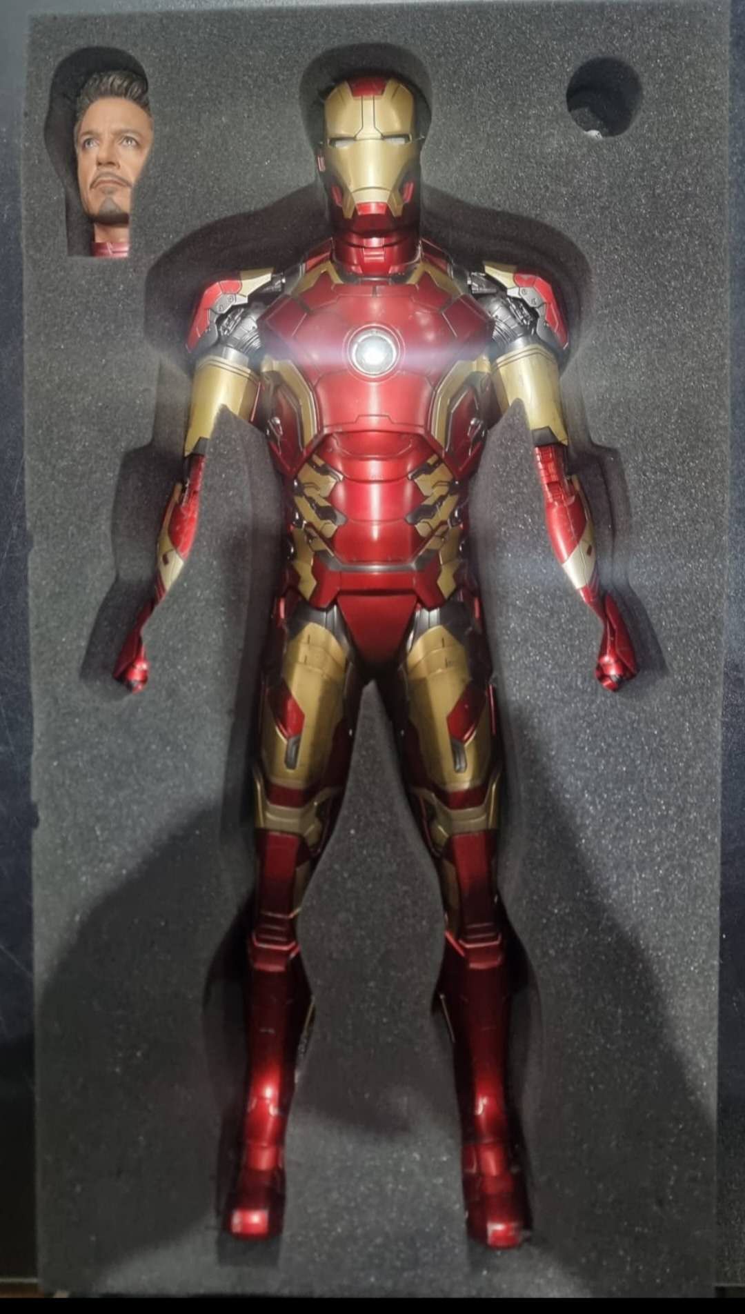 PRE-LOVED - Hot Toys - QS005 - Avengers: Age of Ultron: 1/4 Scale Iron Man Mark 43