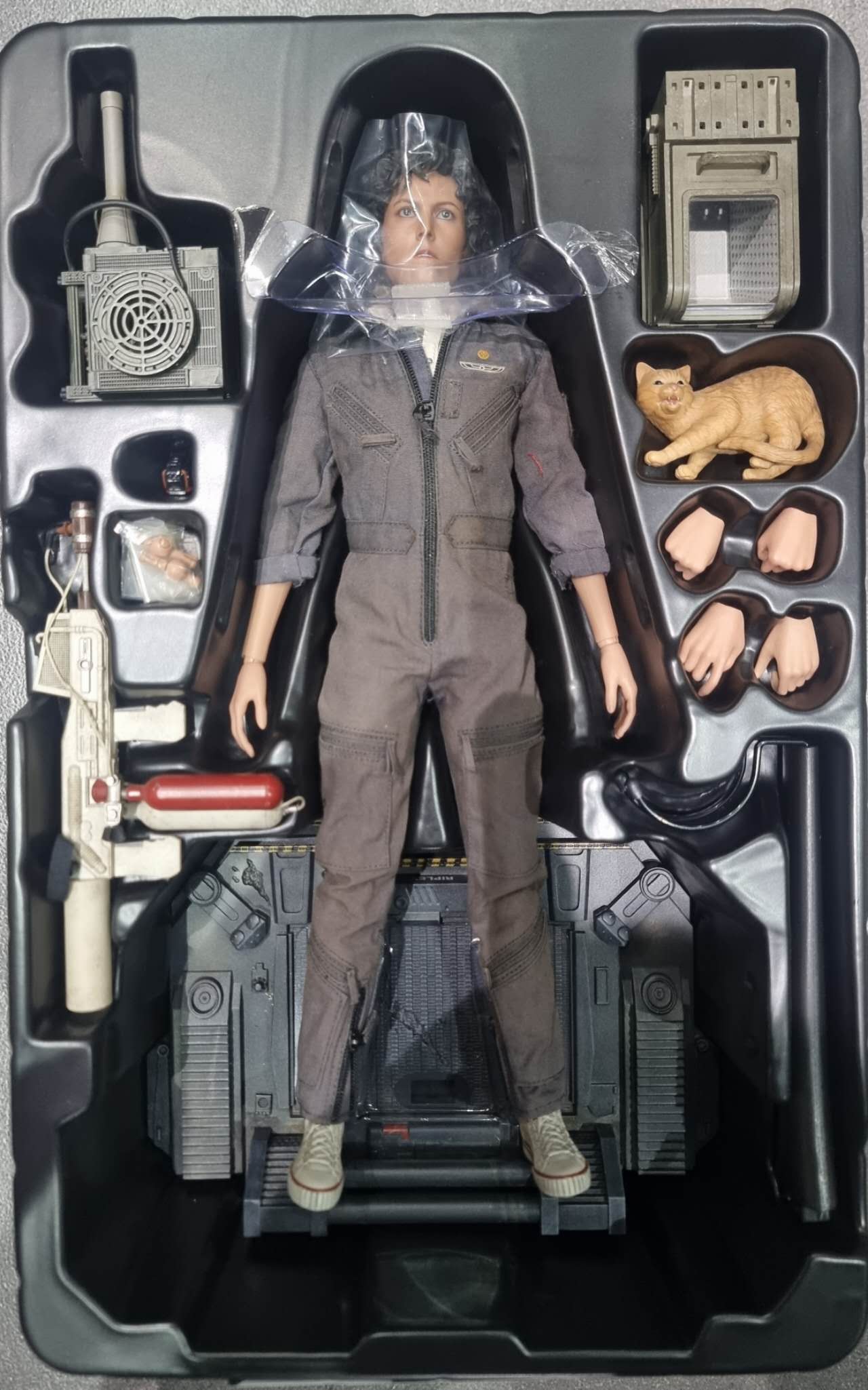 PRE-LOVED - Hot Toys - MMS366 - Alien: Ellen Ripley