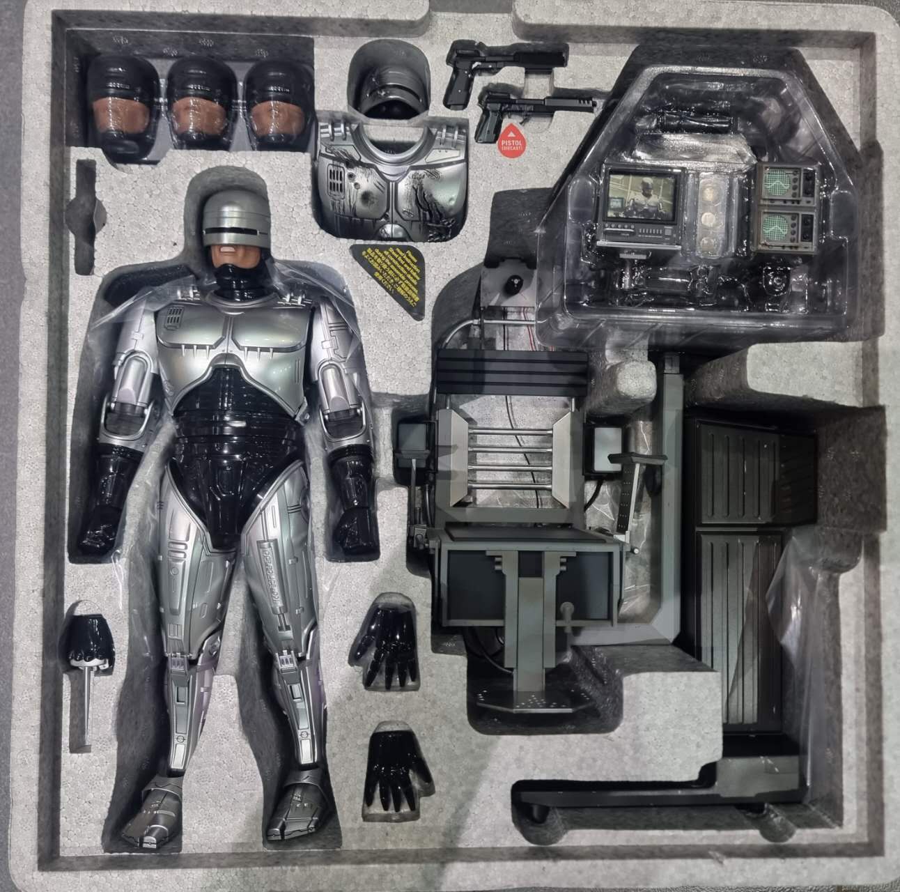PRE-LOVED - Hot Toys - MMS203D05 - Robocop: Robocop With Mechanical Chair (Diecast)