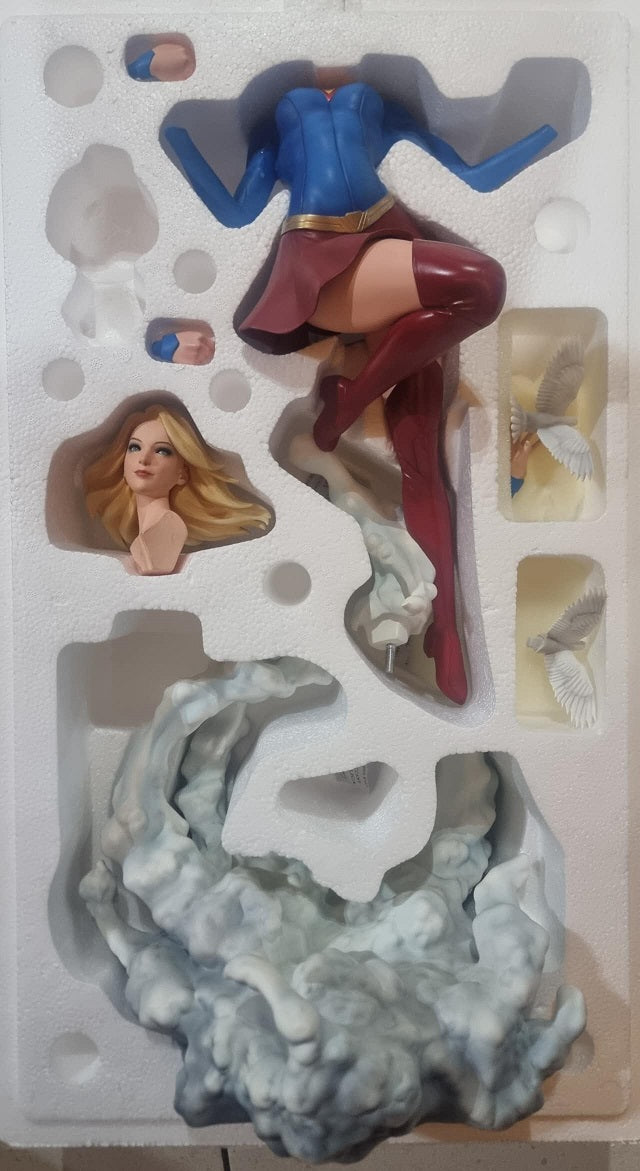 PRE-LOVED - Sideshow Collectibles - 300670 - Supergirl Premium Format