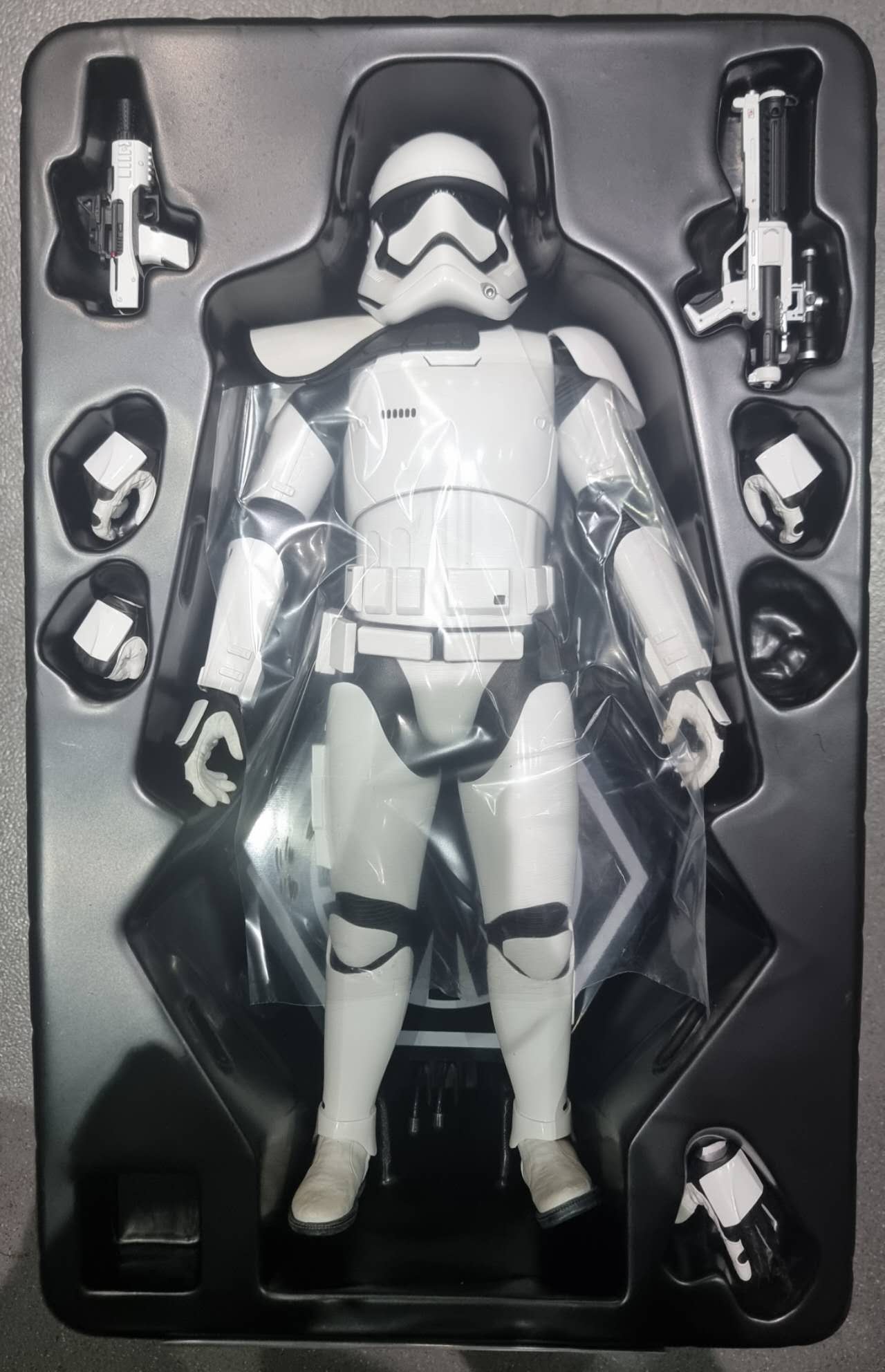 PRE-LOVED - Hot Toys - MMS316 - Star Wars : TFA – FO Stormtrooper Squad Leader