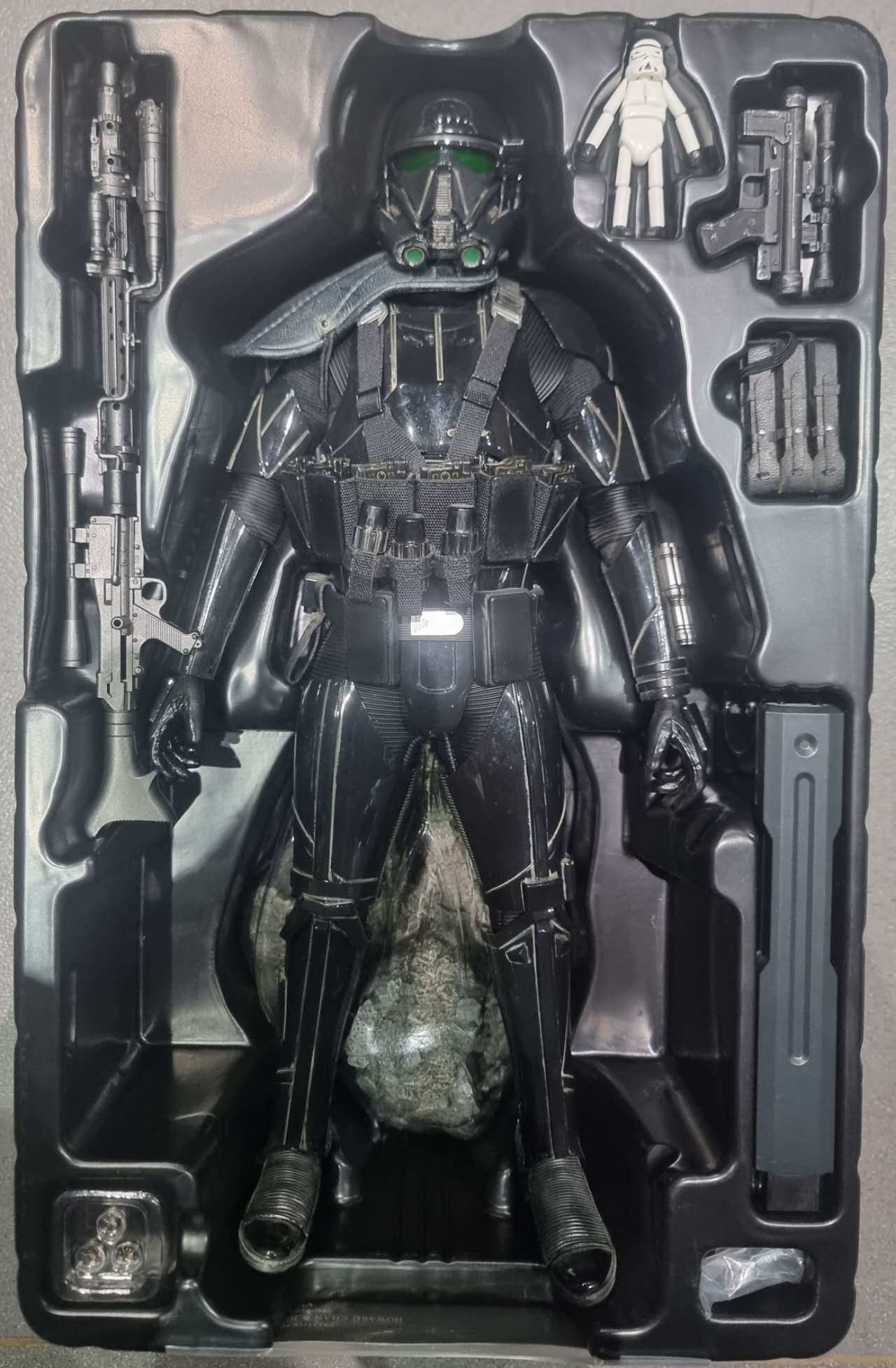 PRE-LOVED - Hot Toys - MMS399 - Star Wars : Rogue One – Death Trooper Specialist