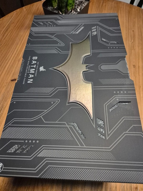 PRE-LOVED - HOT TOYS - QS019 - THE DARK KNIGHT TRILOGY - 1/4 SCALE BATMAN (Standard EDITION)