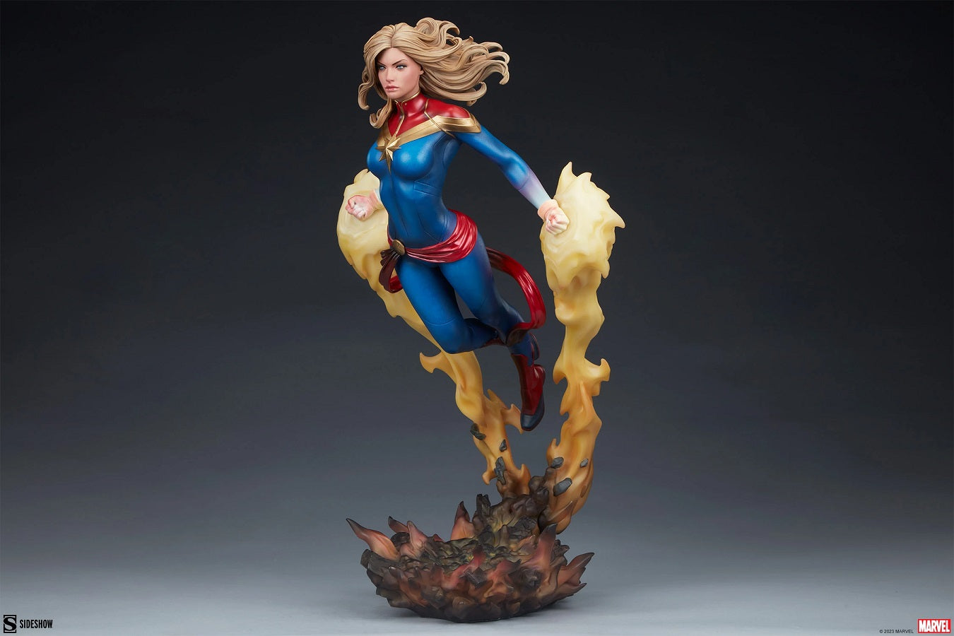 Sideshow Collectibles - 300799 - Captain Marvel Premium Format™