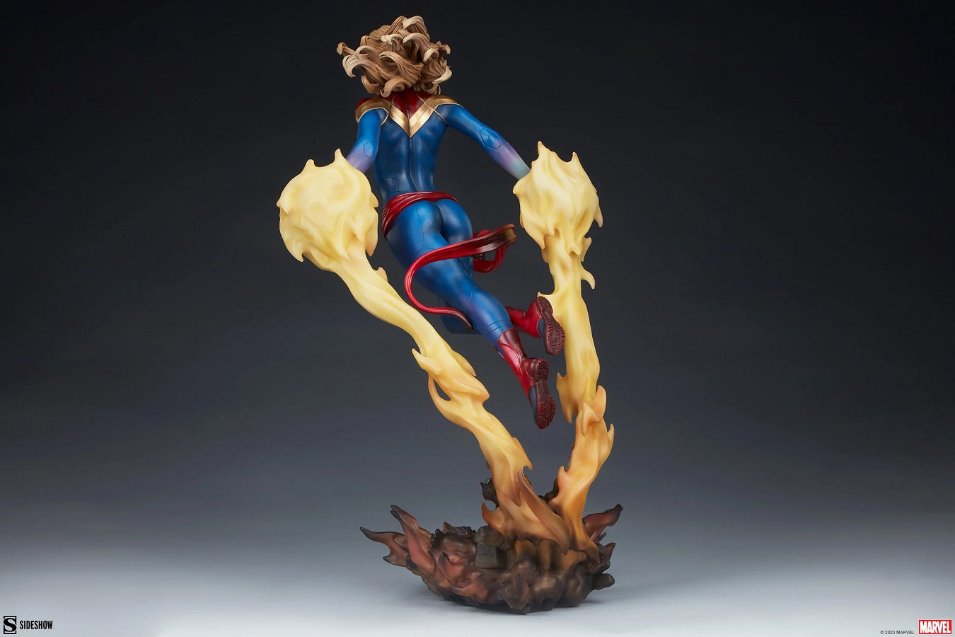 Sideshow Collectibles - 300799 - Captain Marvel Premium Format™