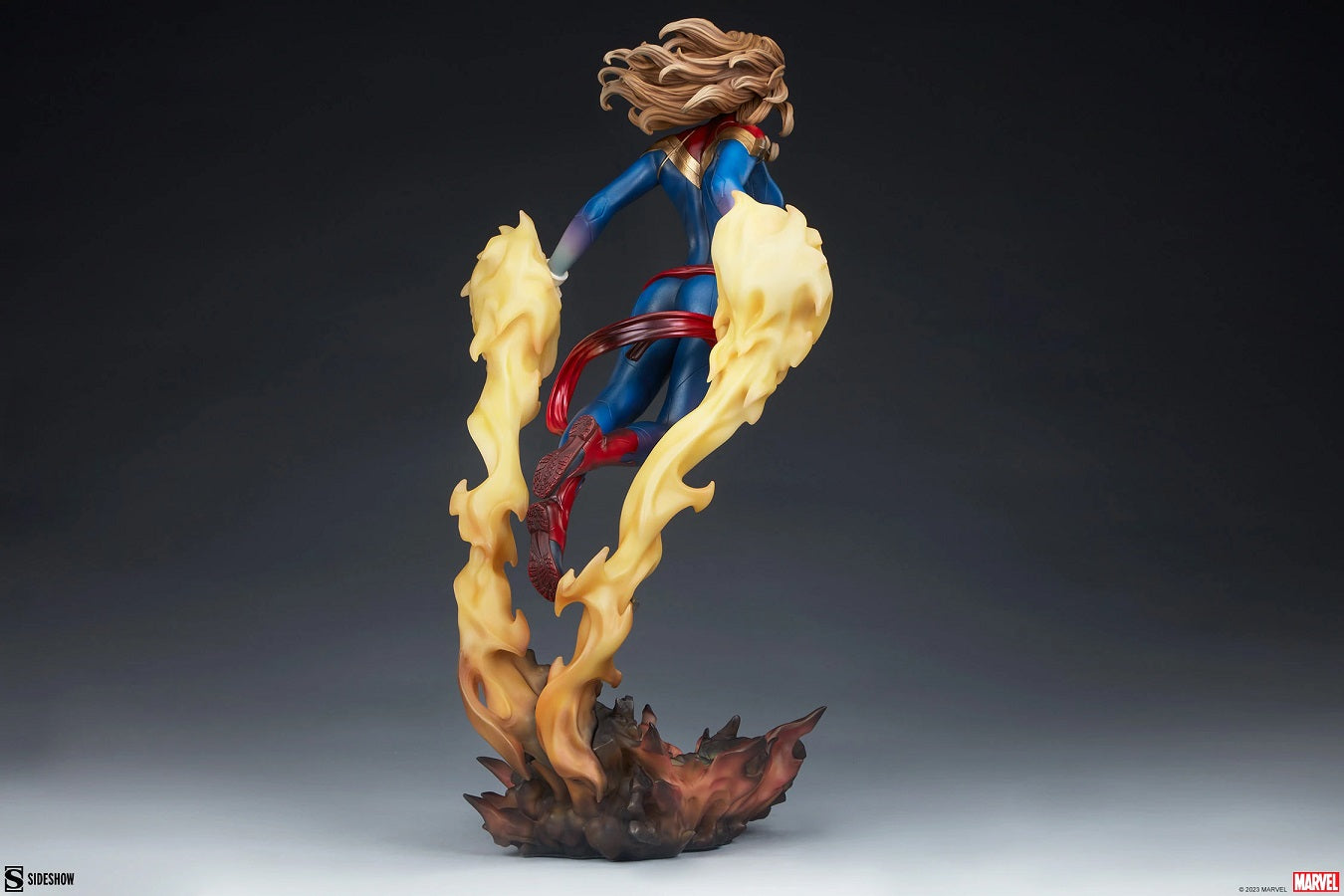 Sideshow Collectibles - 300799 - Captain Marvel Premium Format™