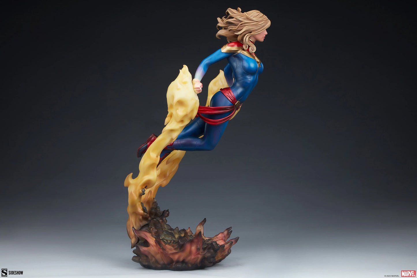 Sideshow Collectibles - 300799 - Captain Marvel Premium Format™