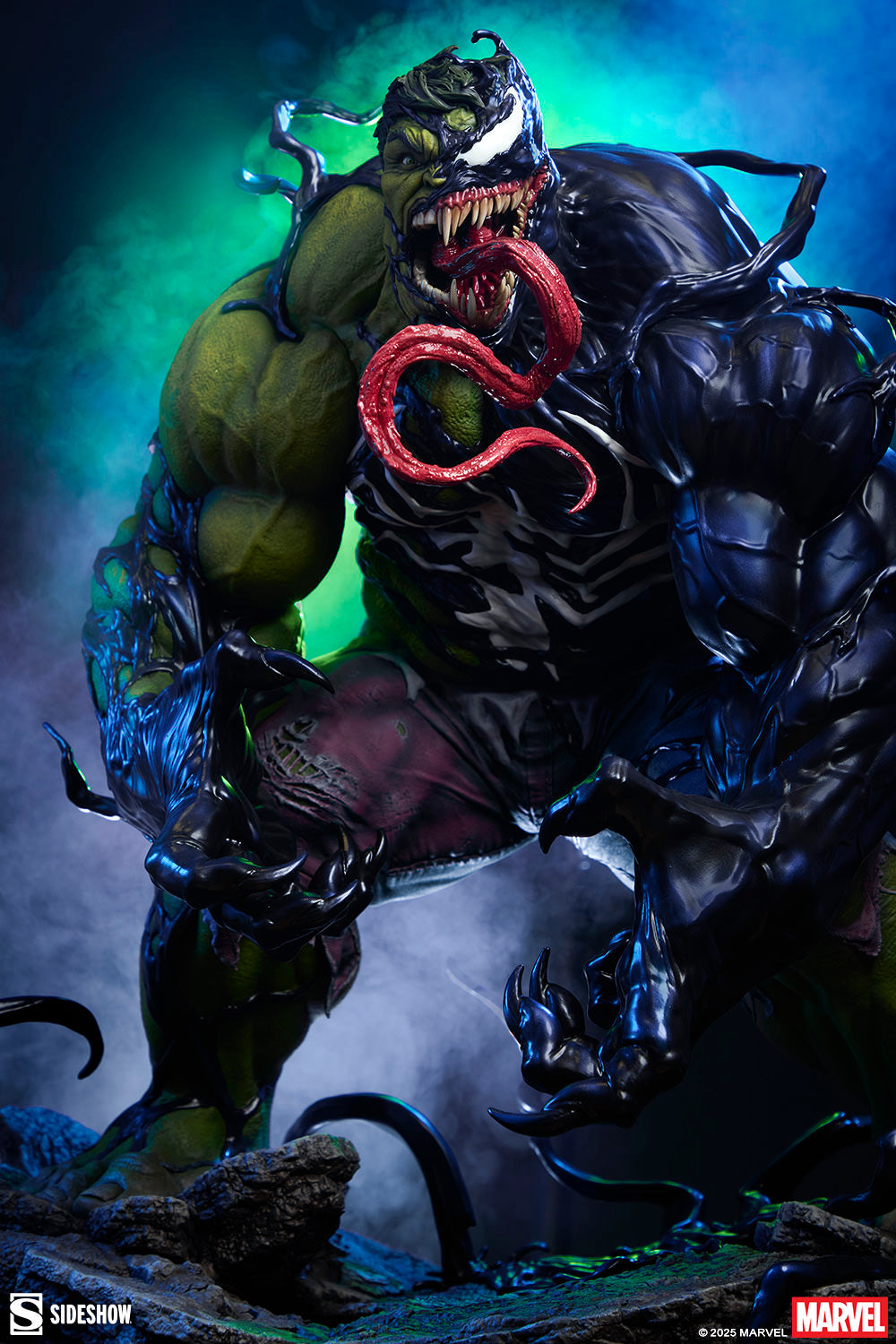 Sideshow Collectibles - 300903 - Venomized Hulk Premium Format™ Figure