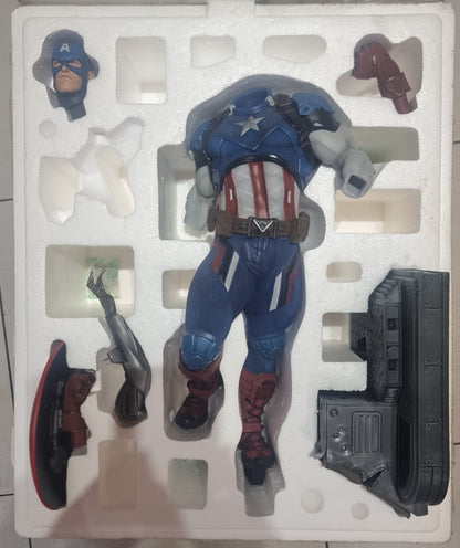 PRE-LOVED - Sideshow Collectibles - Captain America Premium Format (Collector Edition)