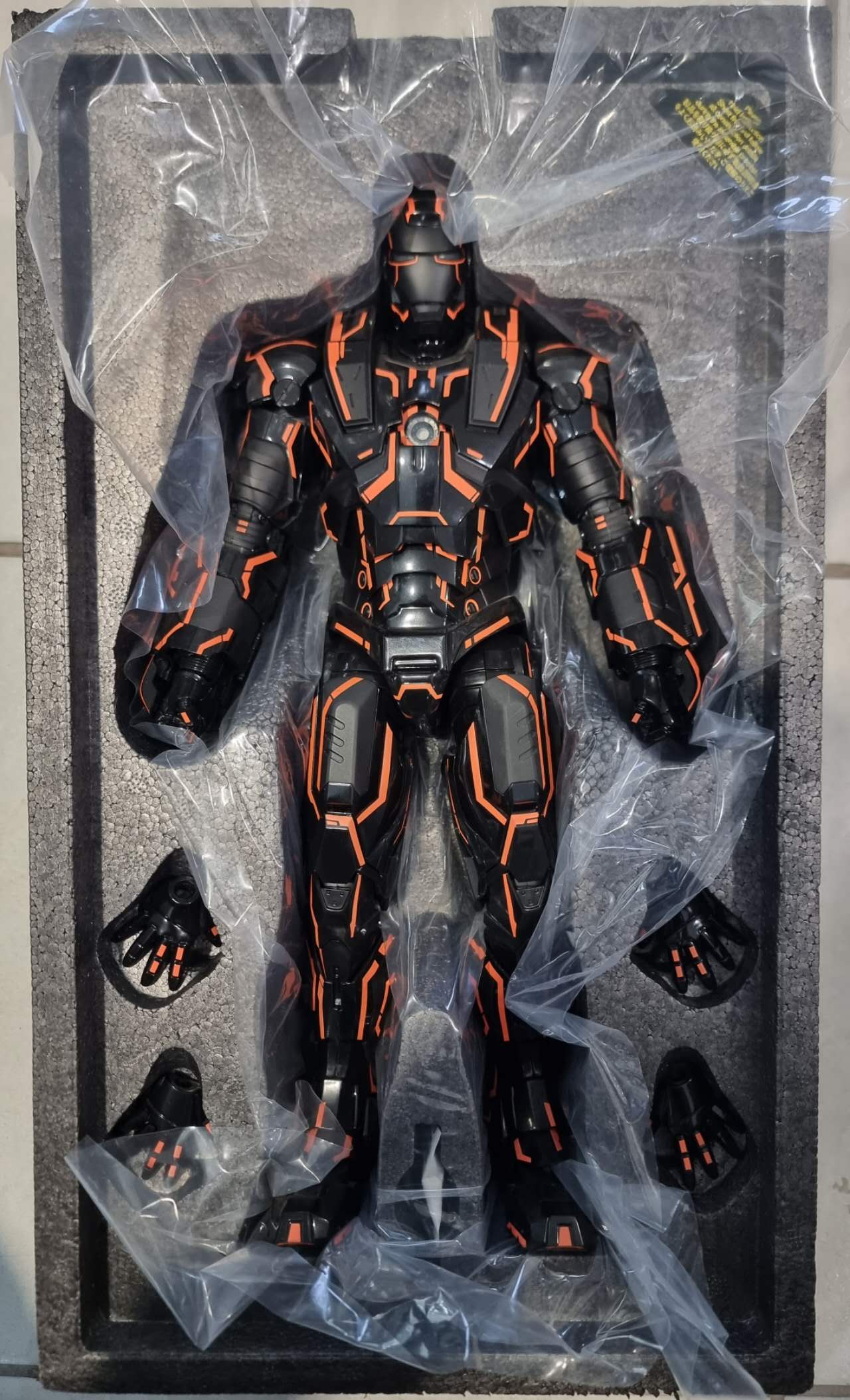 PRE-LOVED - Hot Toys Exclusive - MMS553D35 - War Machine Mark I Neon Tech (Diecast)