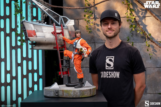 Sideshow Collectibles - Star Wars™: Luke Skywalker™ and X-Wing: Red Five, Standing By Premium Format