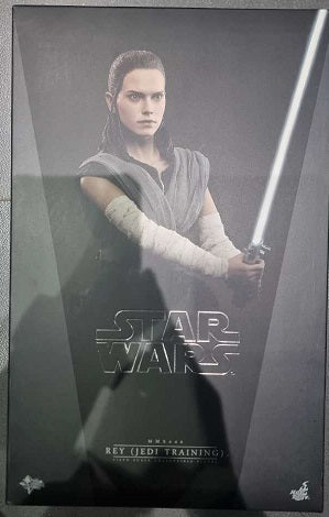 PRE-LOVED - Hot Toys - MMS446 - Star Wars : The Last Jedi – Rey (Jedi Training)