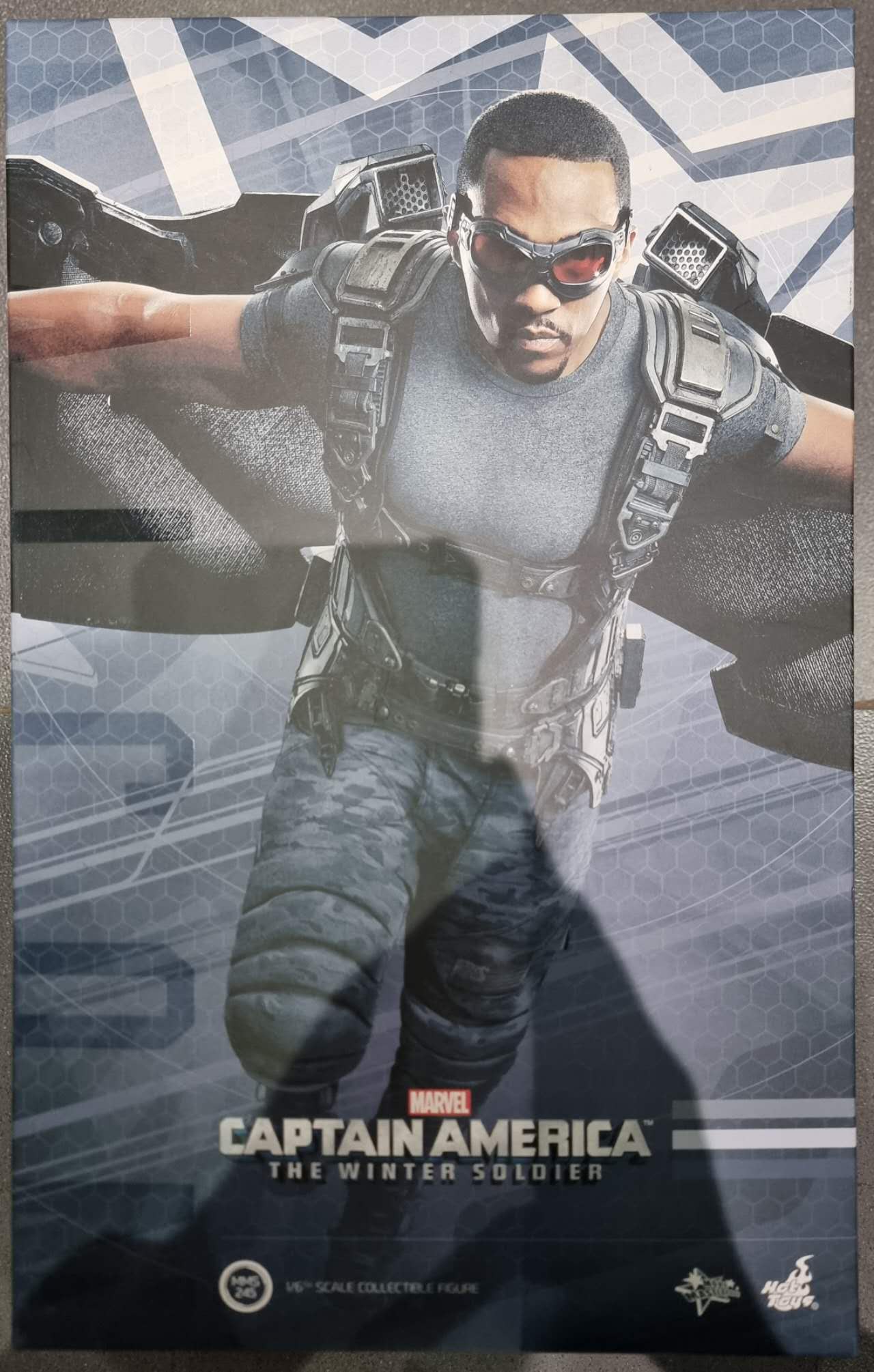 PRE-LOVED - Hot Toys - MMS245 - Captain America The Winter Soldier: Falcon
