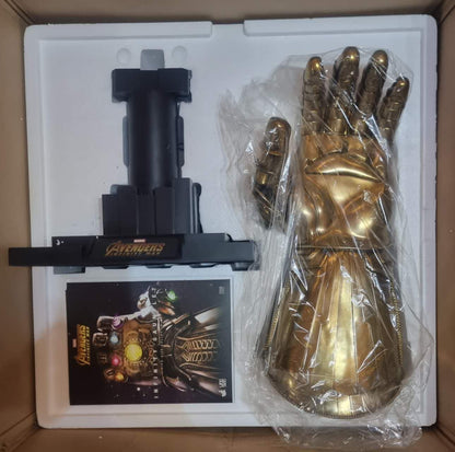 PRE-LOVED - Hot Toys - LMS006 - Avengers : Infinity War – Infinity Gauntlet Life Size