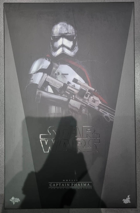 PRE-LOVED - Hot Toys - MMS328 - Star Wars : TFA – Captain Phasma