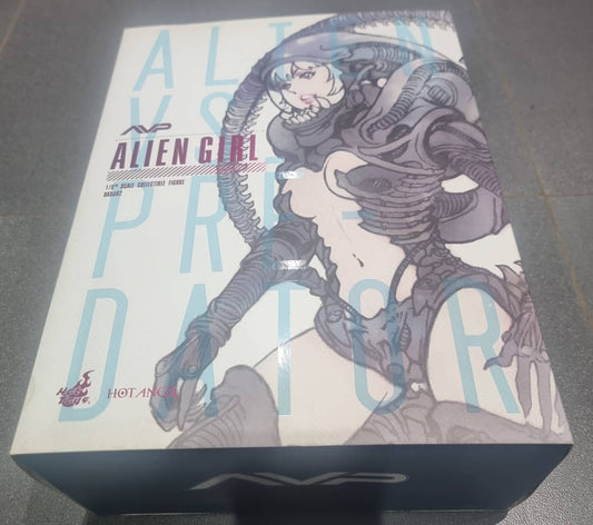 PRE-LOVED - Hot Toys - HAS002 - Alien Girl