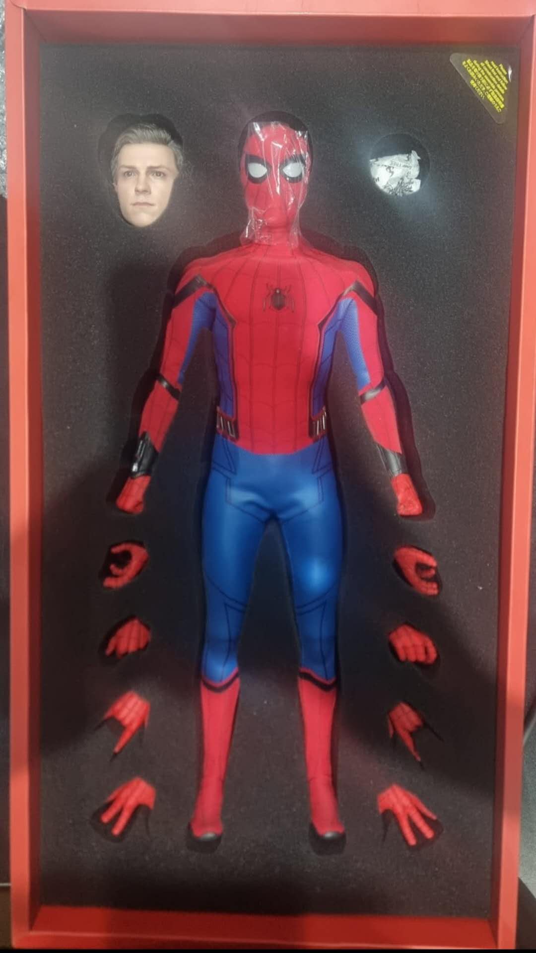 PRE-LOVED - HOT TOYS - QS015 - SPIEDR-MAN HOMECOMING - 1/4 SCALE SPIDER-MAN