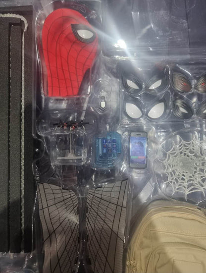 PRE-LOVED - HOT TOYS - QS015 - SPIEDR-MAN HOMECOMING - 1/4 SCALE SPIDER-MAN