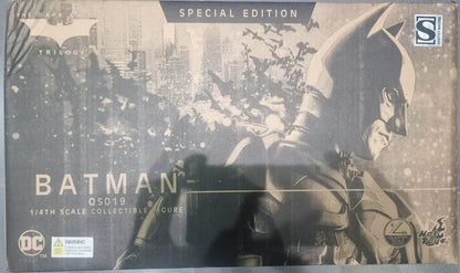 PRE-LOVED - HOT TOYS - QS019B - THE DARK KNIGHT TRILOGY - 1/4 SCALE BATMAN (SPECIAL EDITION)