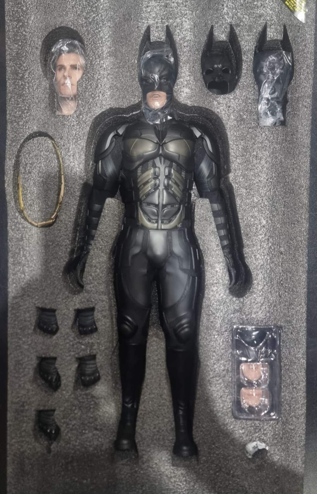 PRE-LOVED - HOT TOYS - QS019B - THE DARK KNIGHT TRILOGY - 1/4 SCALE BATMAN (SPECIAL EDITION)
