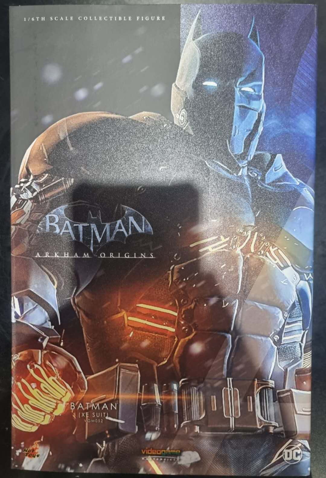 PRE-LOVED - HOT TOYS - VGM052 - BATMAN (XE SUIT)