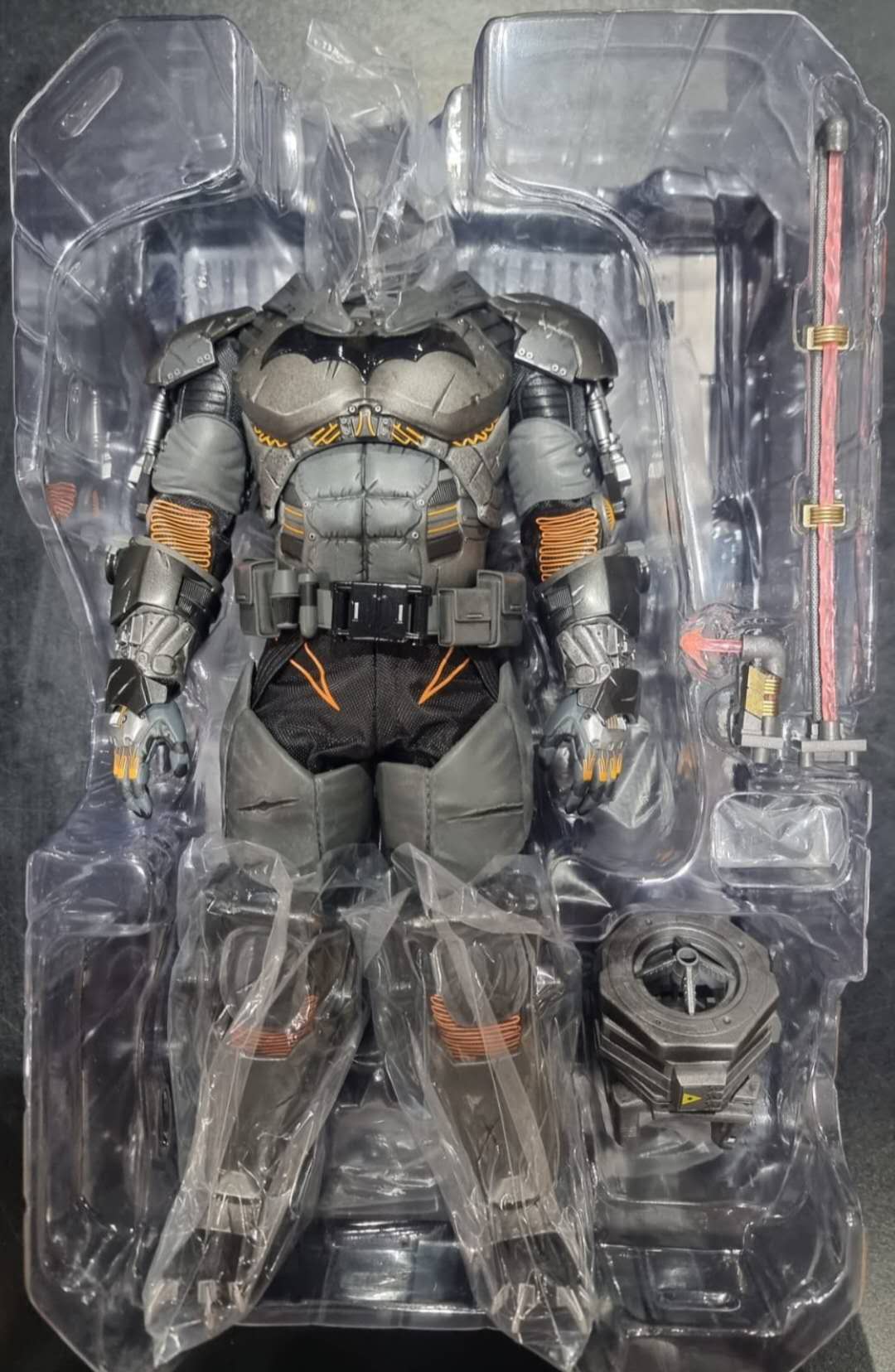 PRE-LOVED - HOT TOYS - VGM052 - BATMAN (XE SUIT)
