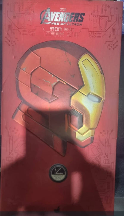 PRE-LOVED - Hot Toys - QS005 - Avengers: Age of Ultron: 1/4 Scale Iron Man Mark 43