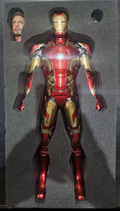 PRE-LOVED - Hot Toys - QS005 - Avengers: Age of Ultron: 1/4 Scale Iron Man Mark 43