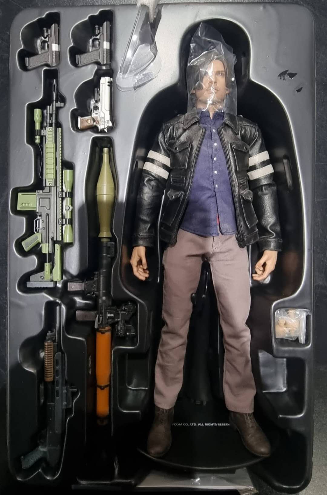 PRE-LOVED - Hot Toys - VGM021 and VGM022 - Resident Evil 4: Ada Wong and Leon S. Kennedy Set