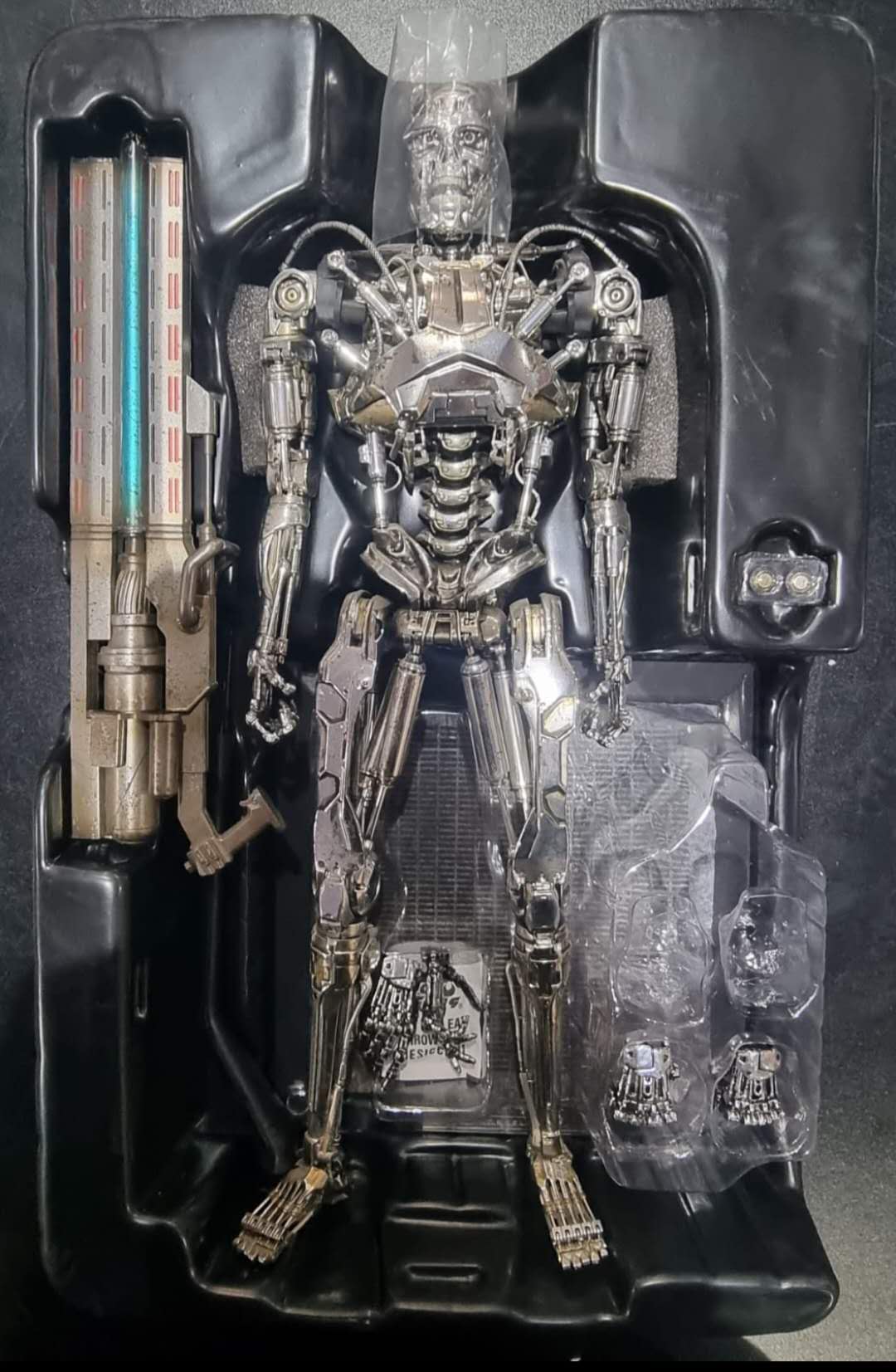 PRE-LOVED - Hot Toys - MMS352 - Terminator-Genisys: Endoskeleton