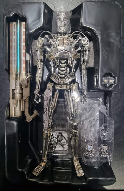 PRE-LOVED - Hot Toys - MMS352 - Terminator-Genisys: Endoskeleton