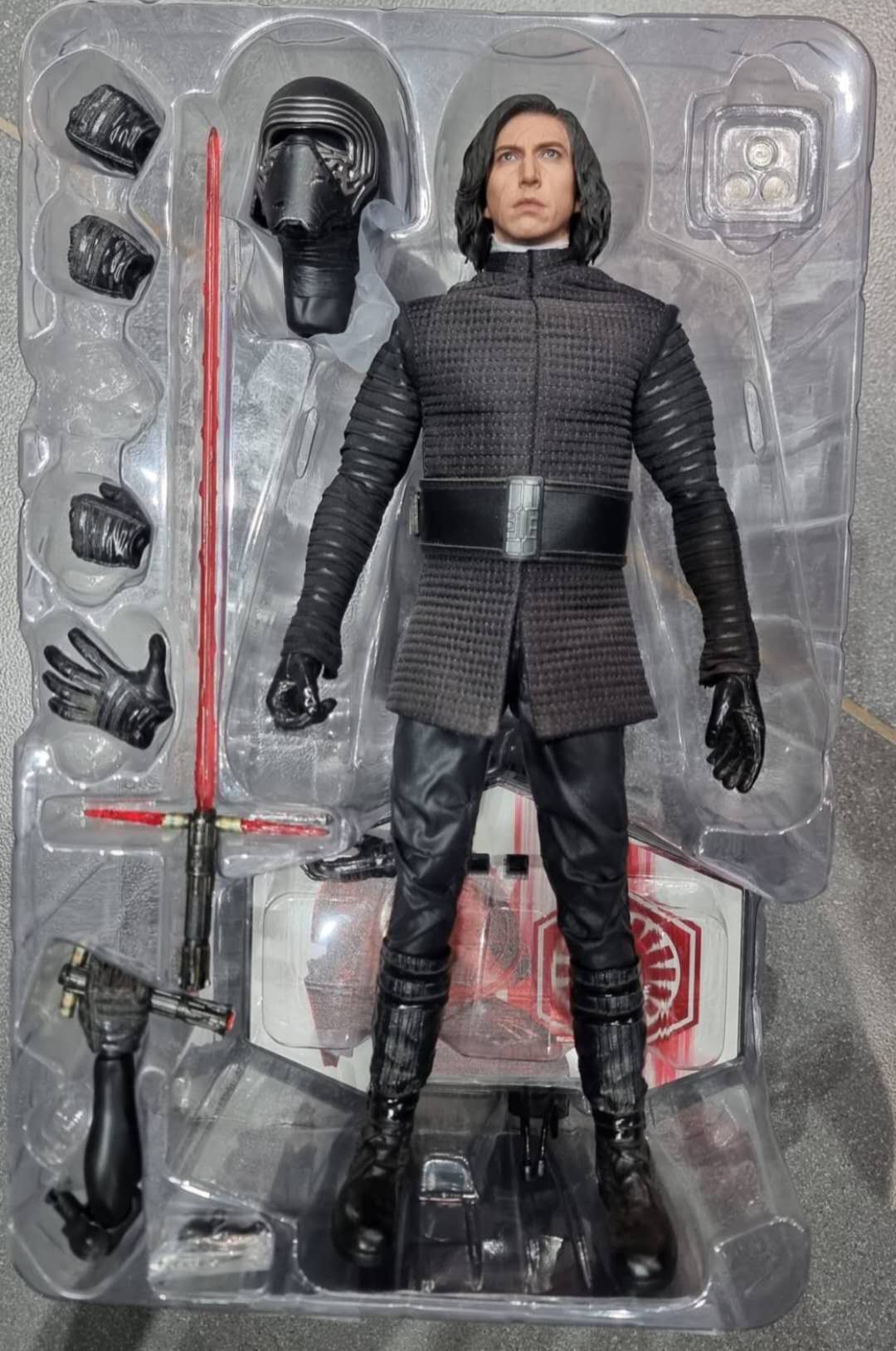 PRE-LOVED - Hot Toys - MMS438: Kylo Ren