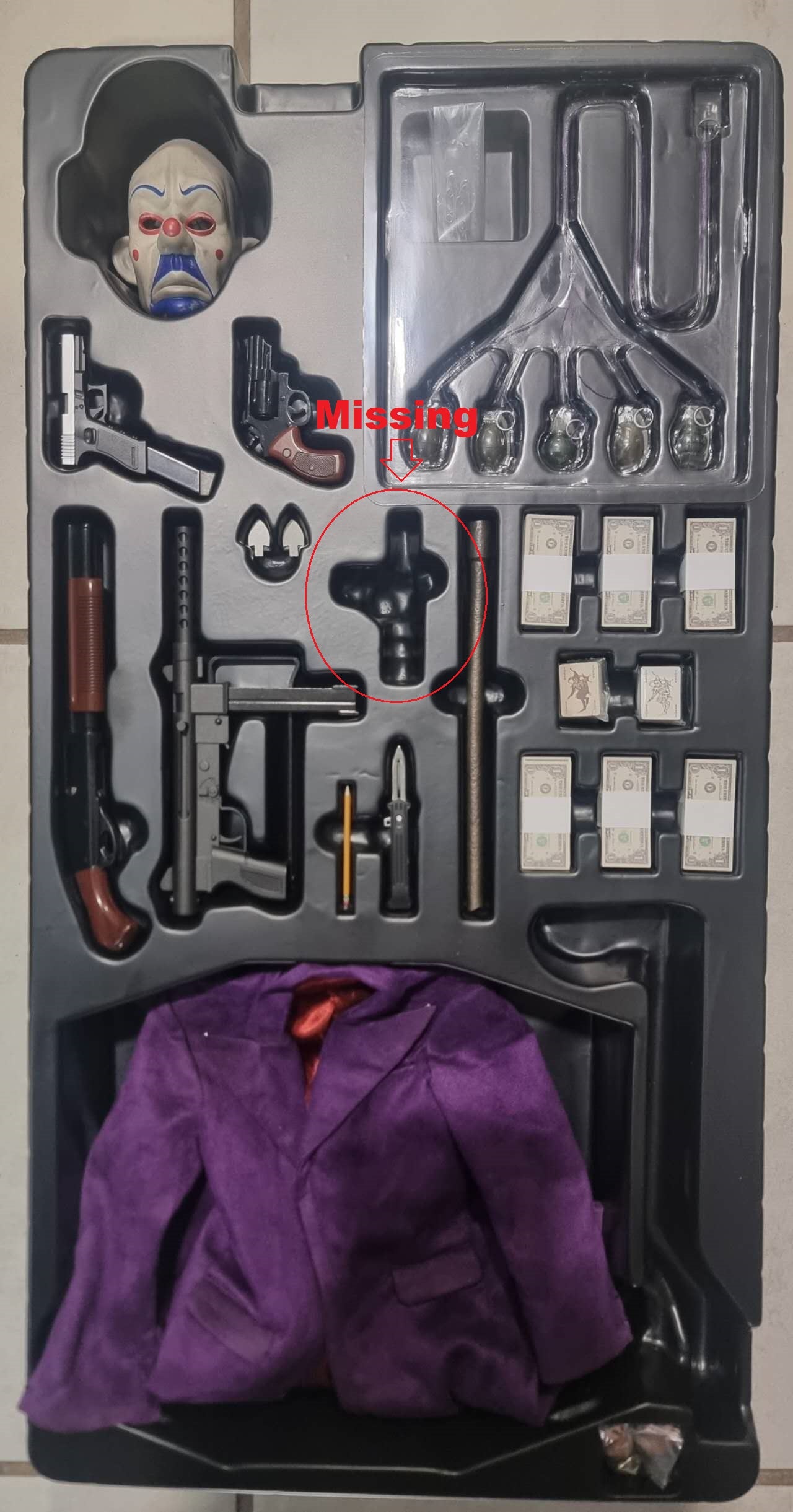 PRE-LOVED - Hot Toys - QS009 - Batman Begins: 1/4 scale Batman & QS010B - The Joker (Special Edition)