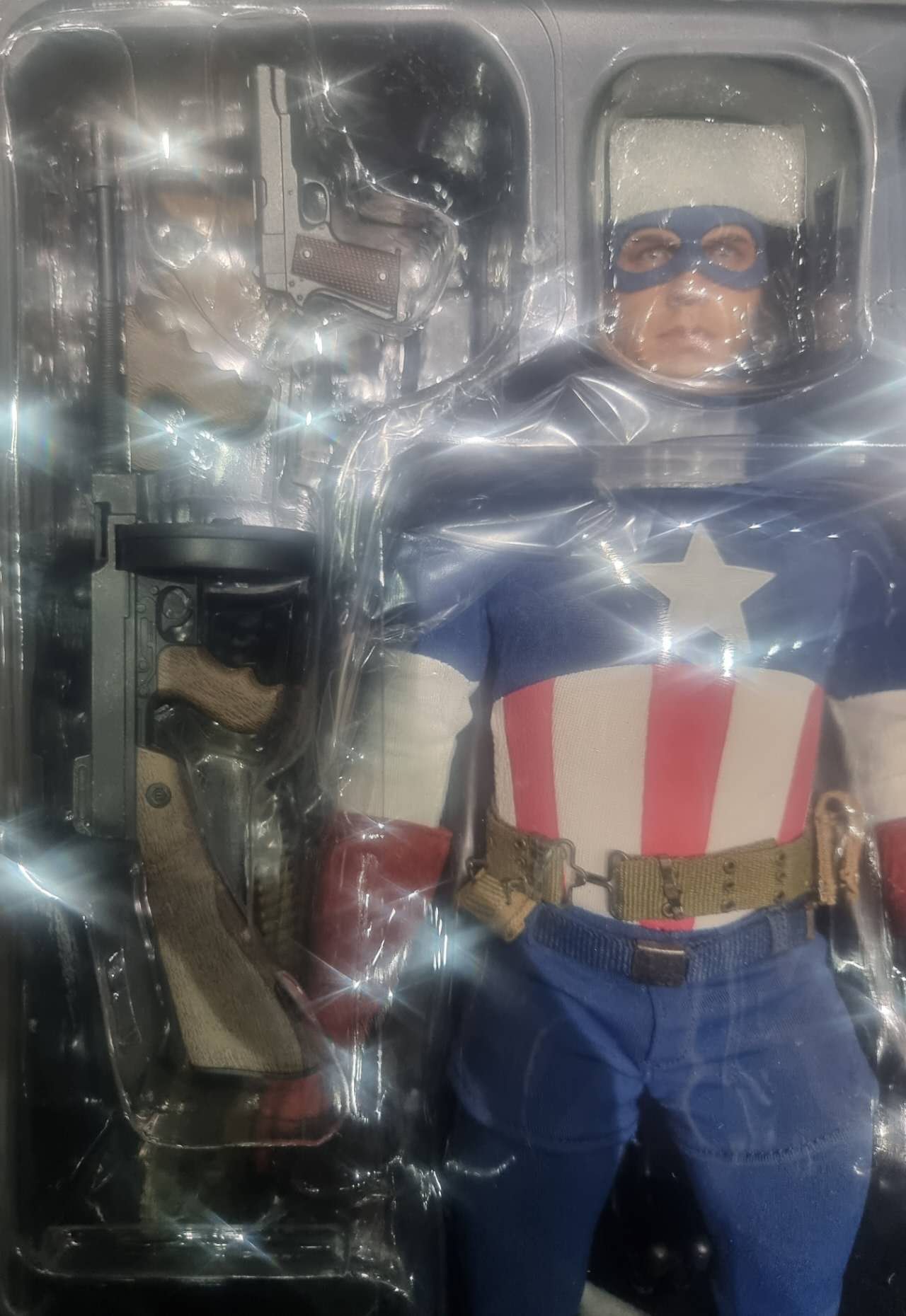 PRE-LOVED - Hot Toys 2013 Toy Fair Exclusive - MMS205 - Captain America The First Avenger: Captain America Star Spangled Version