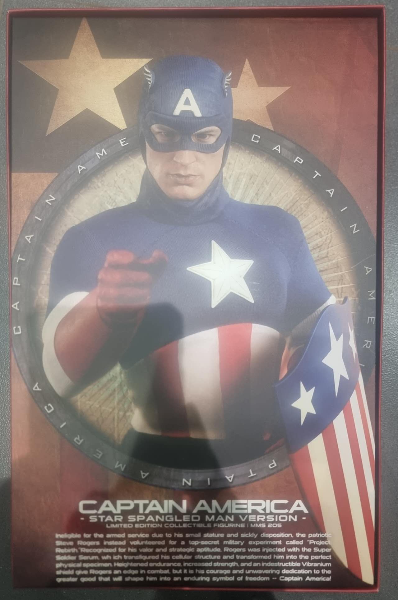 PRE-LOVED - Hot Toys 2013 Toy Fair Exclusive - MMS205 - Captain America The First Avenger: Captain America Star Spangled Version