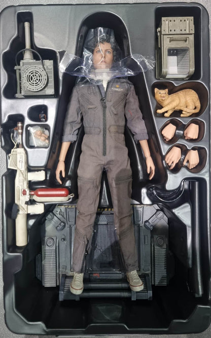 PRE-LOVED - Hot Toys - MMS366 - Alien: Ellen Ripley