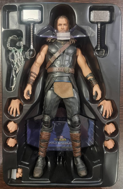 PRE-LOVED - Hot Toys 2017 Toy Fair Exclusive - MMS416 - Thor: Ragnarok: Roadworn Thor