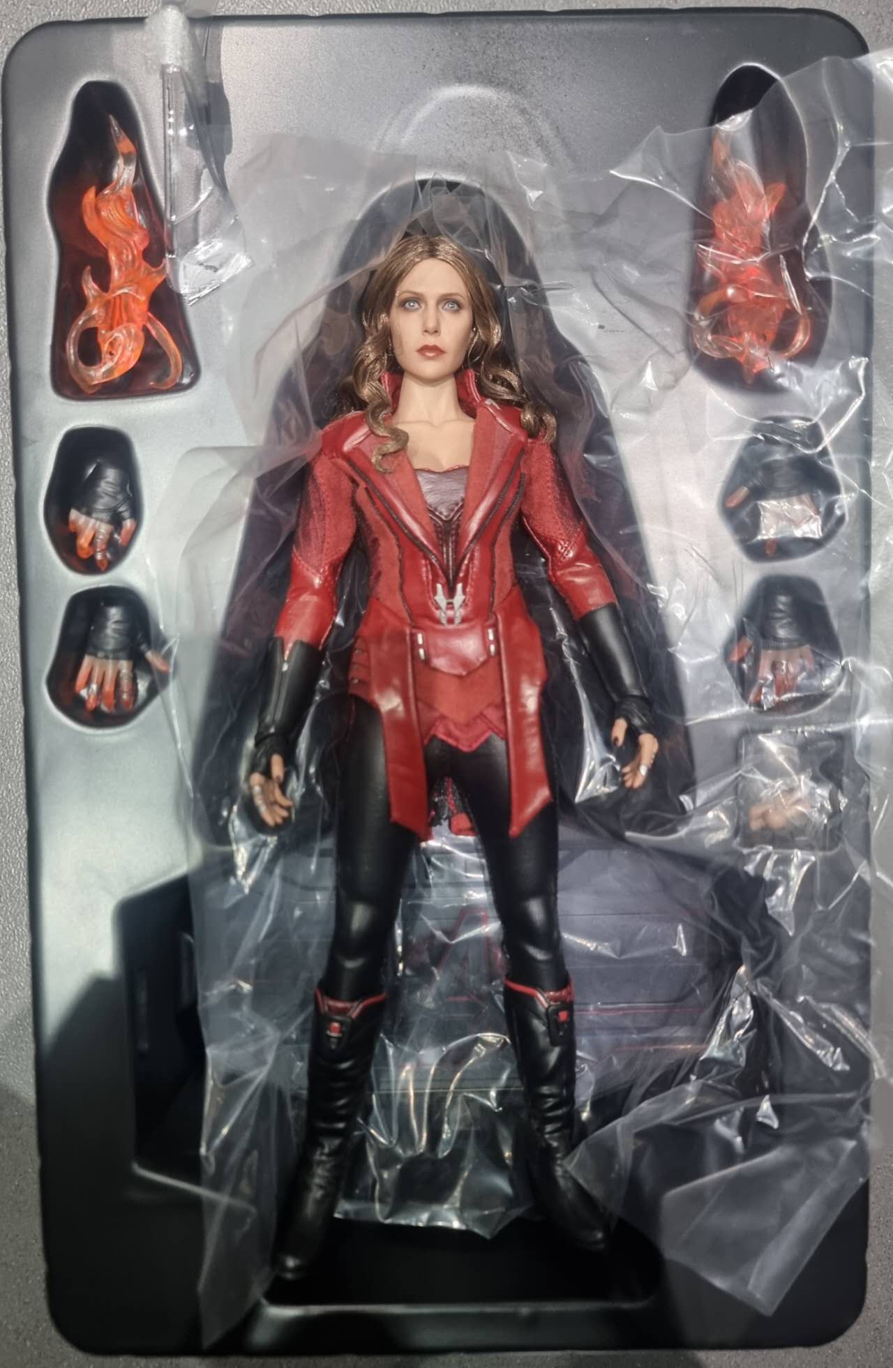 PRE-LOVED - Hot Toys - MMS357 - Avengers : AOU – Scarlet Witch