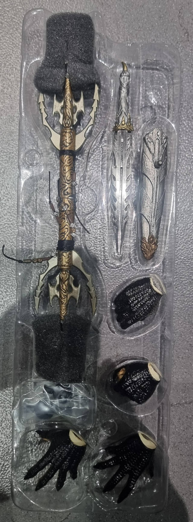PRE-LOVED - Hot Toys - MMS325 - Alien VS Predator – Elder Predator