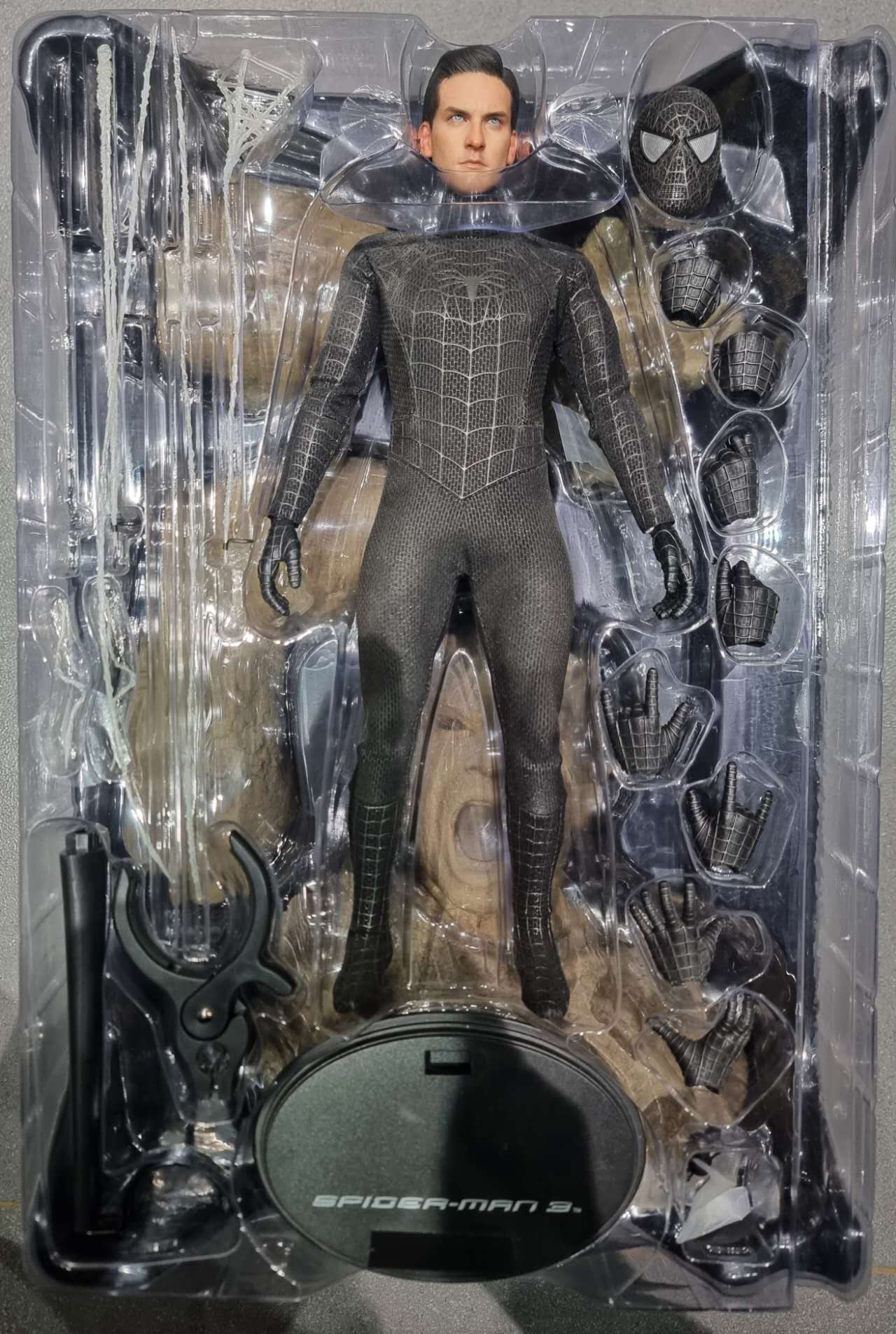 PRE-LOVED - Hot Toys - MMS165 - Spider-Man 3: Spider-Man Black Suit Version with Sandman Diorama Base