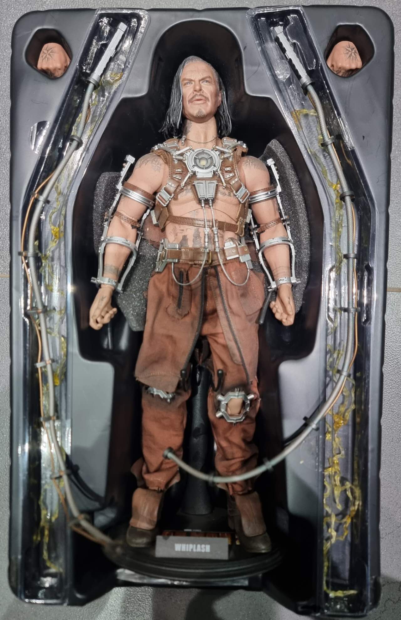 PRE-LOVED - Hot Toys - MMS121 - Iron Man 2: Whiplish