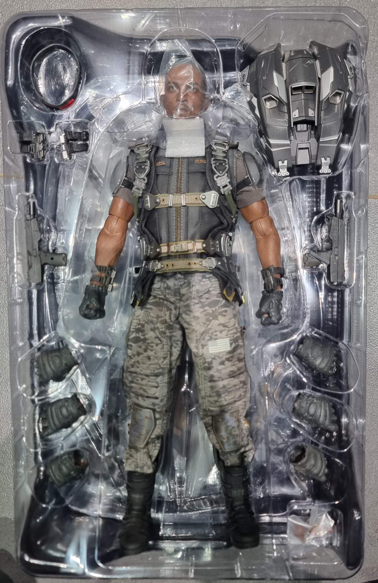 PRE-LOVED - Hot Toys - MMS245 - Captain America The Winter Soldier: Falcon