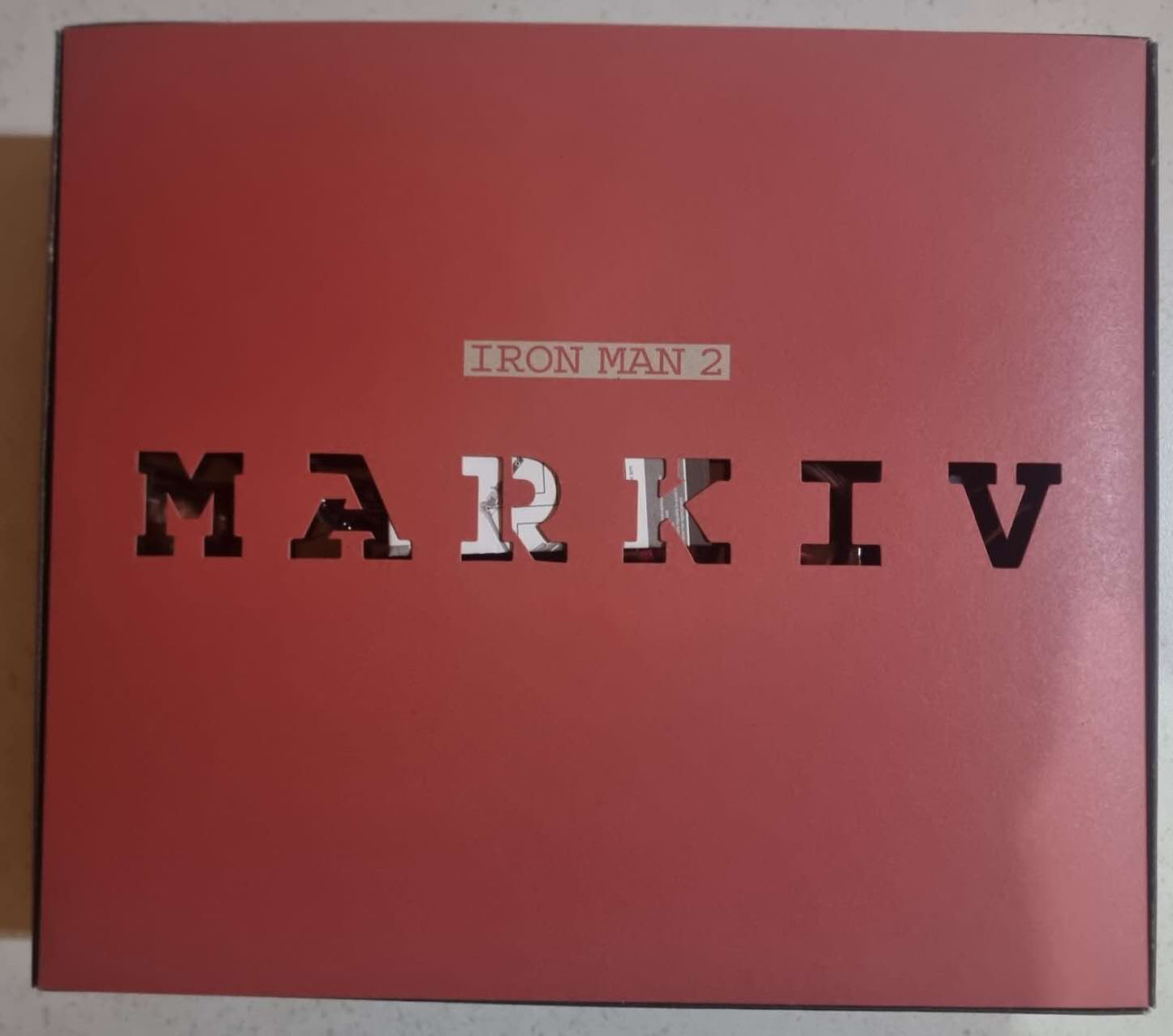 PRE-LOVED - Hot Toys - MMS160 - Suit-Up Gantry with Iron Man Mark IV Set