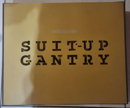 PRE-LOVED - Hot Toys - MMS160 - Suit-Up Gantry with Iron Man Mark IV Set