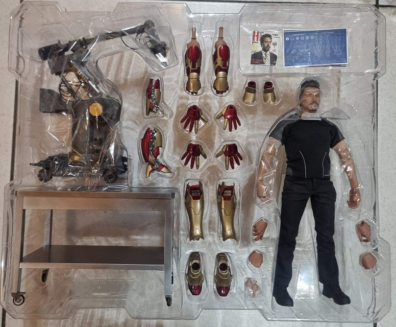 PRE-LOVED - Hot Toys - MMS191 - Iron Man 3: Tony Stark (Armor Testing Version)